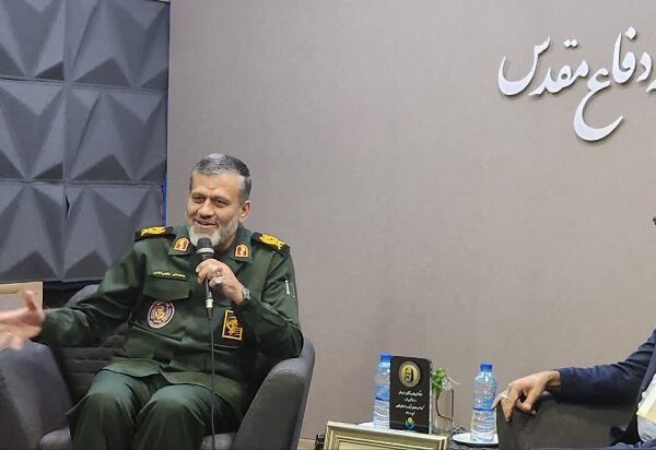 فرمانده سپاه قزوین: شاعران با واژههایشان بنای ذهنی جامعه را میسازند