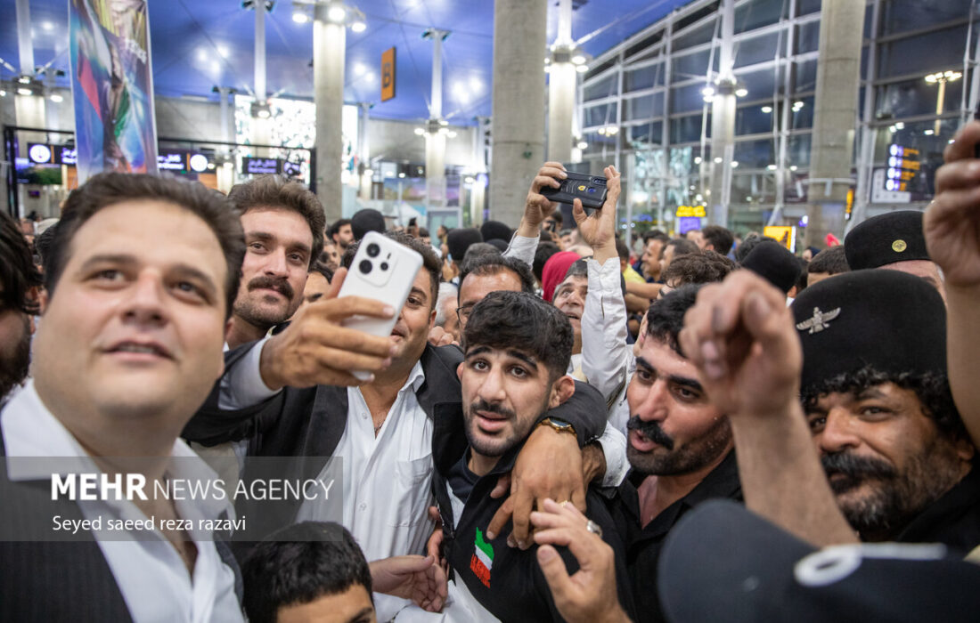 استقبال از قهرمان کشتی فرنگی جهان در دزفول