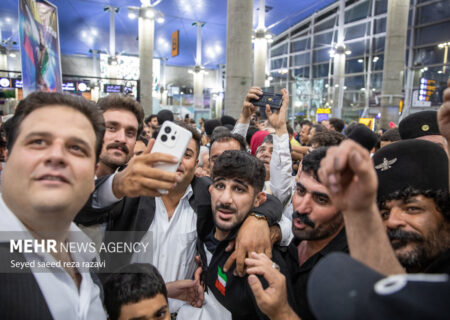 استقبال از قهرمان کشتی فرنگی جهان در دزفول