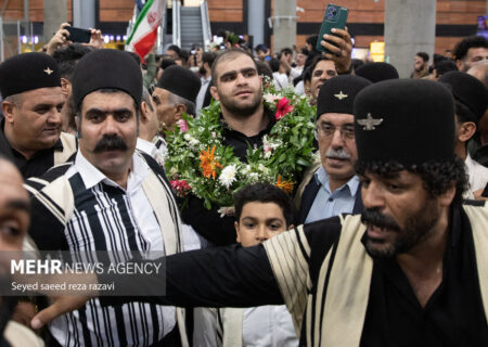 مدال‌آوران کشتی فرنگی جهان وارد خوزستان شدند