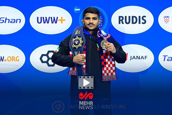 واکنش غلامرضا فرخی به استقبال مردم در فرودگاه امام خمینی(ره)