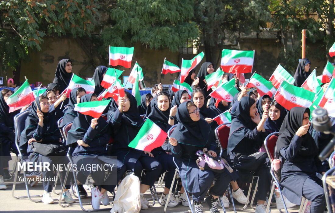 نواختن زنگ آغاز سال تحصیلی در دماوند؛ ۱۶ هزار دانشآموز راهی کلاس شدند