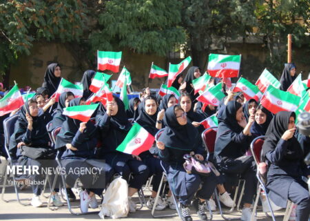 نواختن زنگ آغاز سال تحصیلی در دماوند؛ ۱۶ هزار دانش‌آموز راهی کلاس شدند