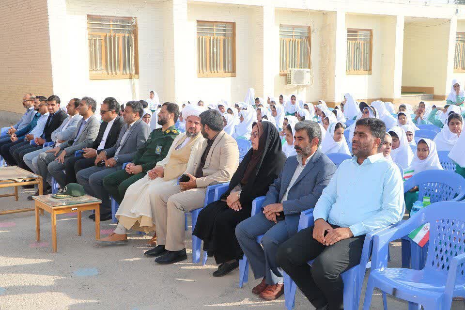 زنگ مهر در فهرج به صدا درآمد؛ آغاز سال تحصیلی۱۰ هزار دانش آموز