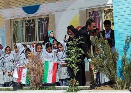 جشن آغاز سال تحصیلی و «پویش مهر سبز» در زاهدان برگزار شد