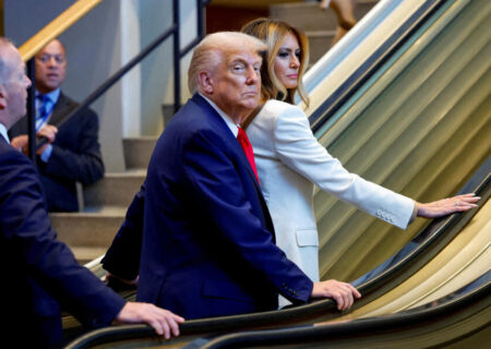 چرا پله‌برقی سازمان ملل جلوی پای ترامپ و ملانیا از کار افتاد؟+ فیلم