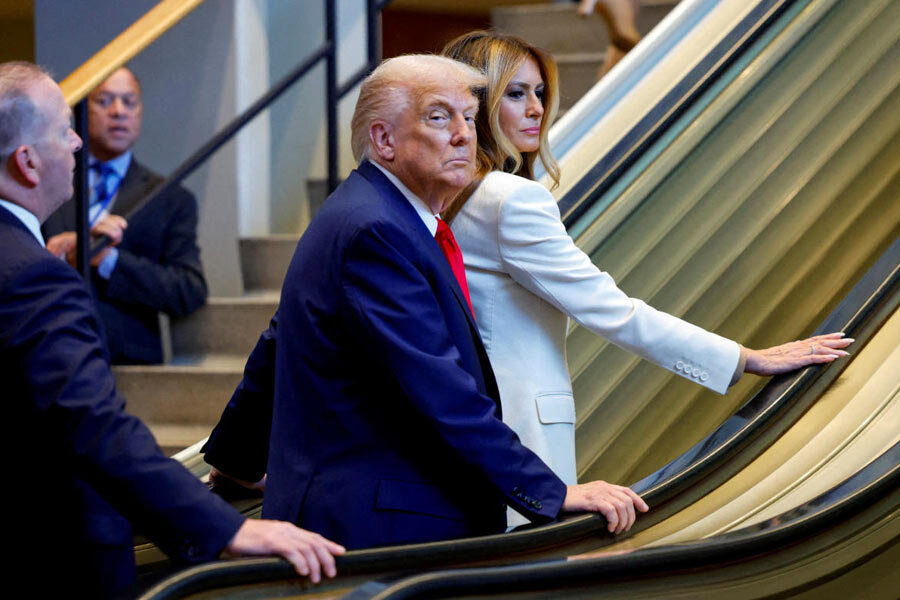 چرا پله‌برقی سازمان ملل جلوی پای ترامپ و ملانیا از کار افتاد؟+ فیلم