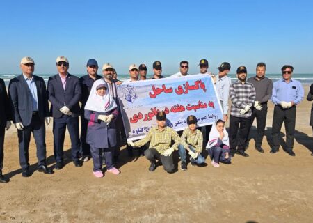 ساحل گناوه به مناسبت هفته دریانوردی پاکسازی شد