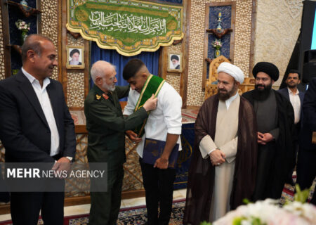 اهدای حکم خادمی حرم شاهچراغ(ع) به «پهلوان غلامرضا فرخی»