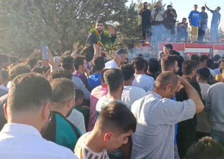 استقبال مردم ایذه از مدال آوران کشتی فرنگی