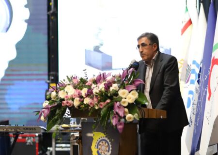 رئیس کمیسیون صنایع مجلس:سیاست‌های غلط ارزی، تولید را زمین‌گیر کرده است