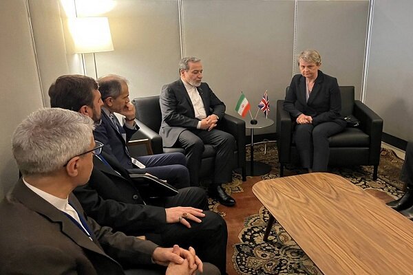 دیدار و گفتگوی وزرای امور خارجه انگلیس و ایران