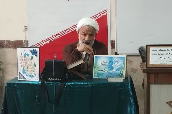 امام جمعه دشتستان: نماز، عَلَم و سنگرِ مدرسه است