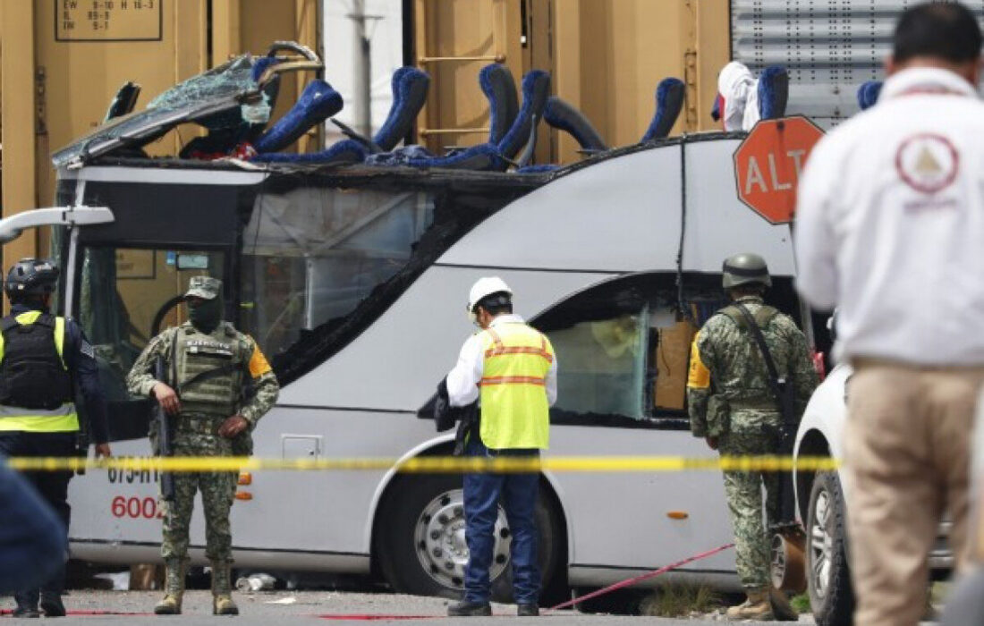 سانحه مرگبار در مکزیک: برخورد قطار با اتوبوس جان دستکم ۵ نفر را گرفت