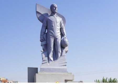 پرده‌برداری از تندیس شهیدان حسن‌پور و لشگری در قزوین