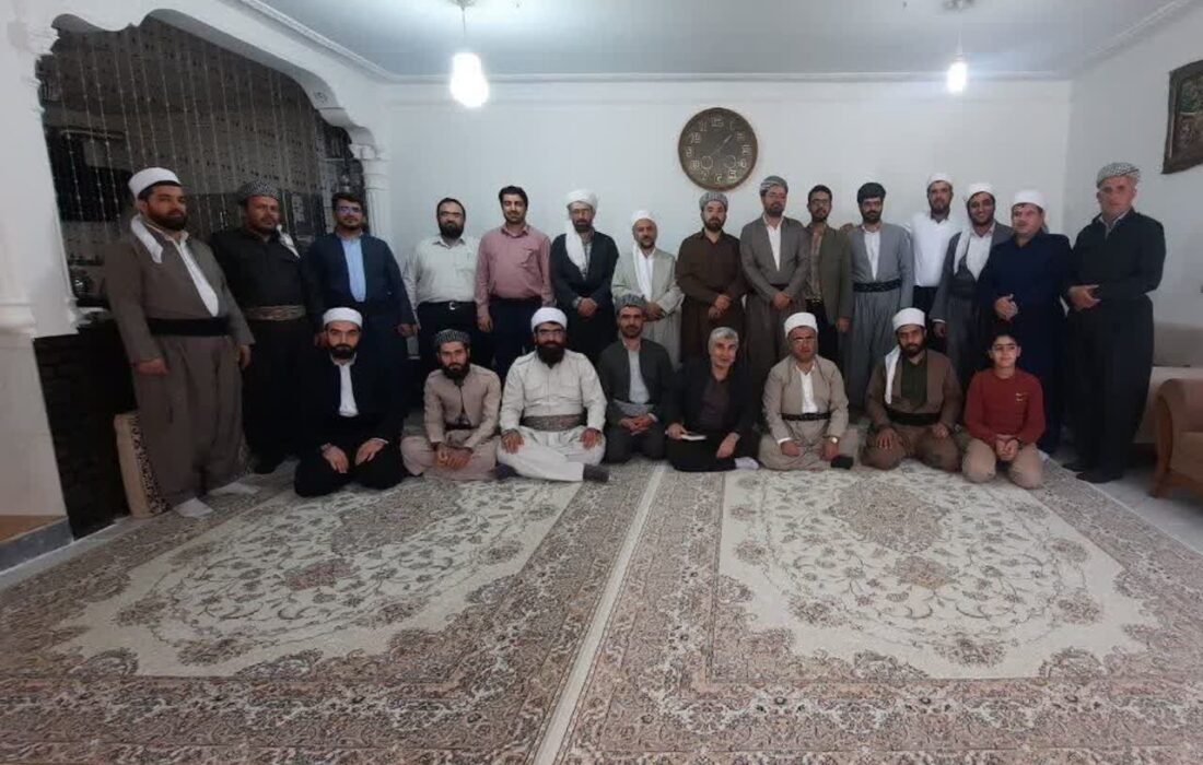 کهنه پوشی؛ راهکاری برای تقویت فعالیتهای دینی با اتحاد روحانیون