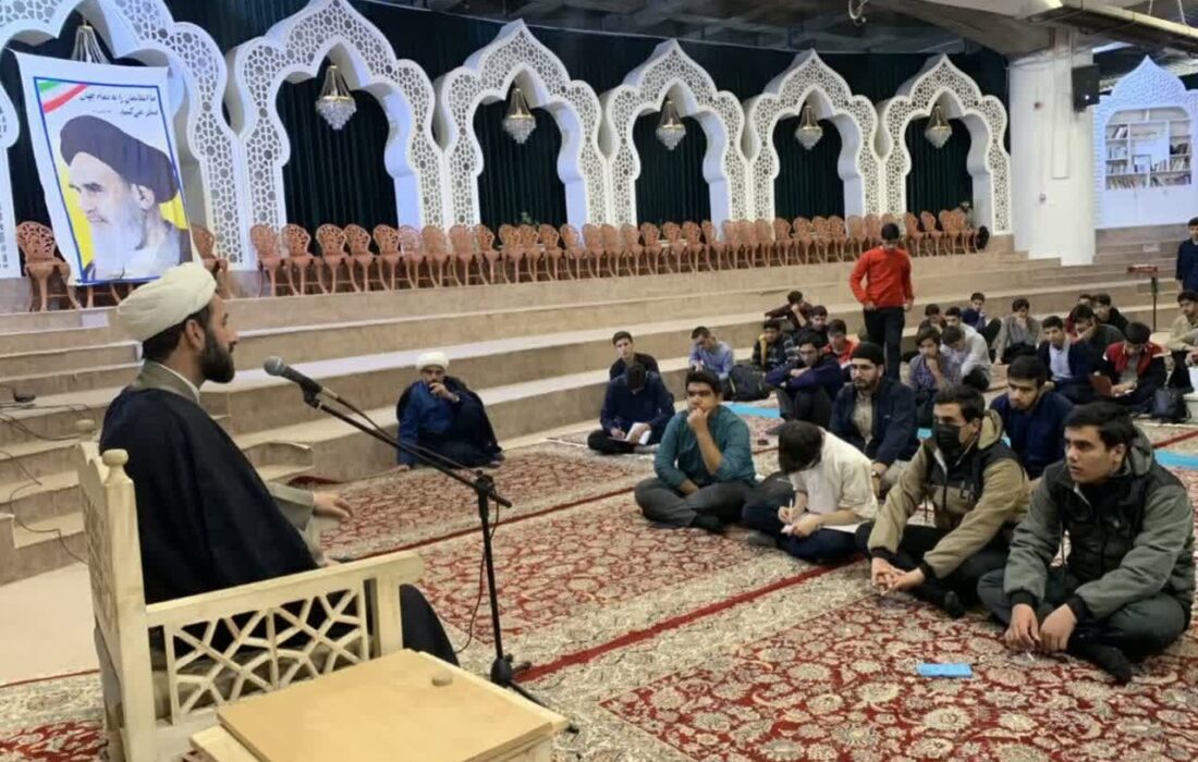 اسفندیاری: دفاع مقدس، راهنمای گذر از نبردهای نابرابر در آستانه ظهور