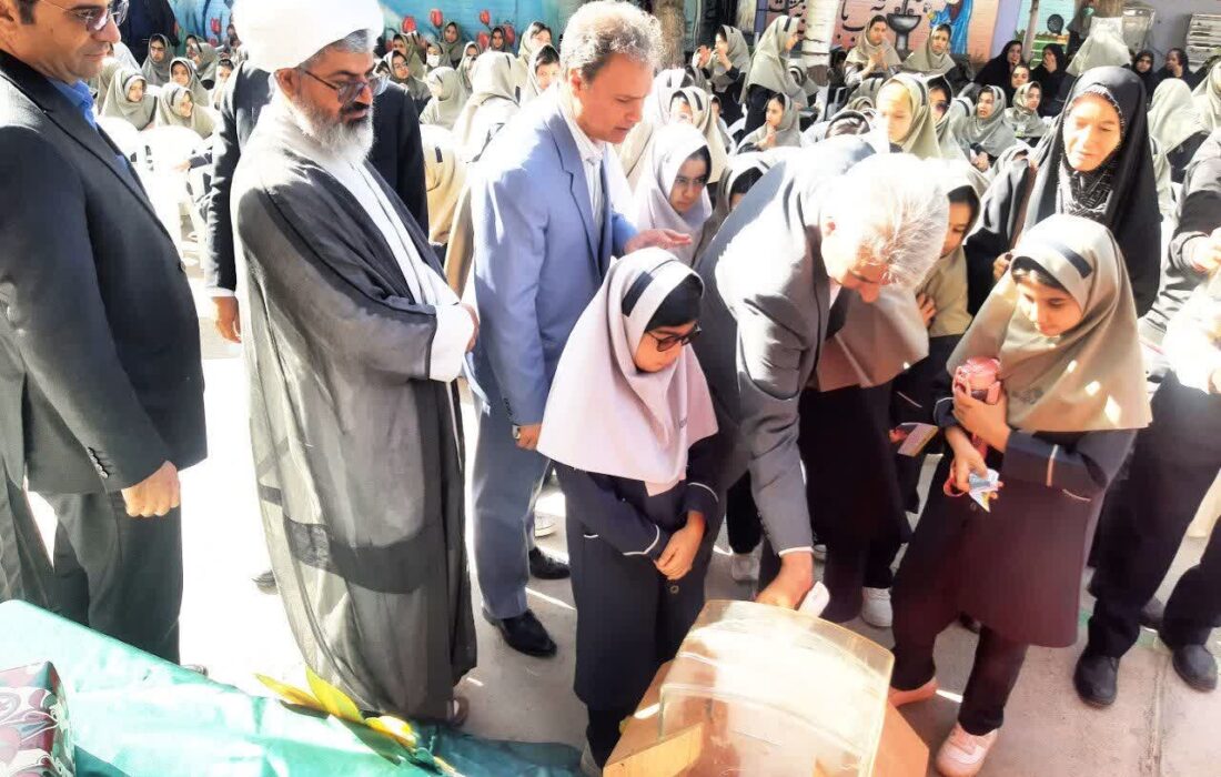 حسین زاده خبر داد: بیش از ۲ هزار دانش آموز کاشمری تحت حمایت کمیته امداد