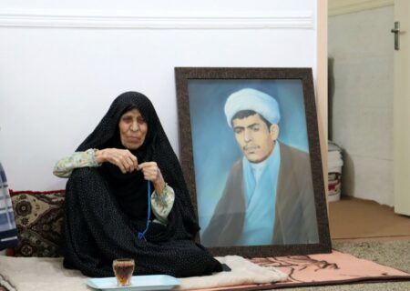 دیدار صمیمانه ائمه جمعه با مادران گرانقدر شهدای روحانیت در شهرستان دیر