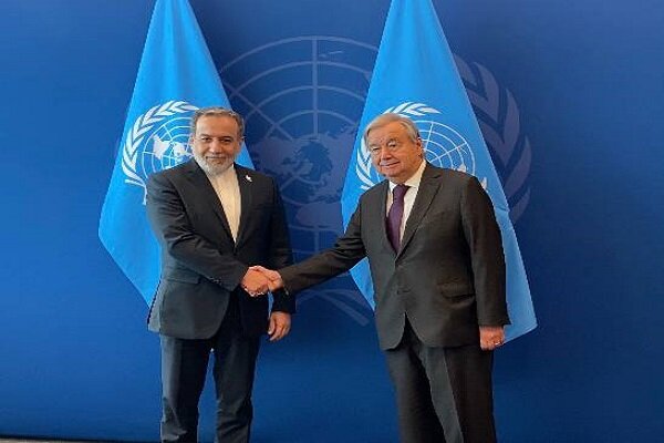 رایزنی عراقچی با وزیر خارجه کوبا