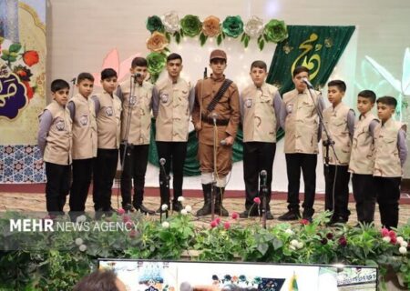 حاج علی اکبری: تلفیق سرود و نماز جمعه، ابتکار تحسین‌برانگیز نوجوانان هنرمند