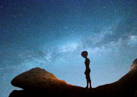 موجودات فضایی مکالمات ما را شنود می‌کنند؟