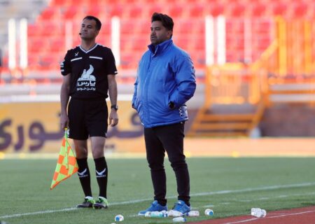 واکنش سرمربی چادرملو به فحاشی علیه حنیف عمران‌زاده؛ ۱۵ هزار نفر به خانواده یک نفر فحاشی کردند!