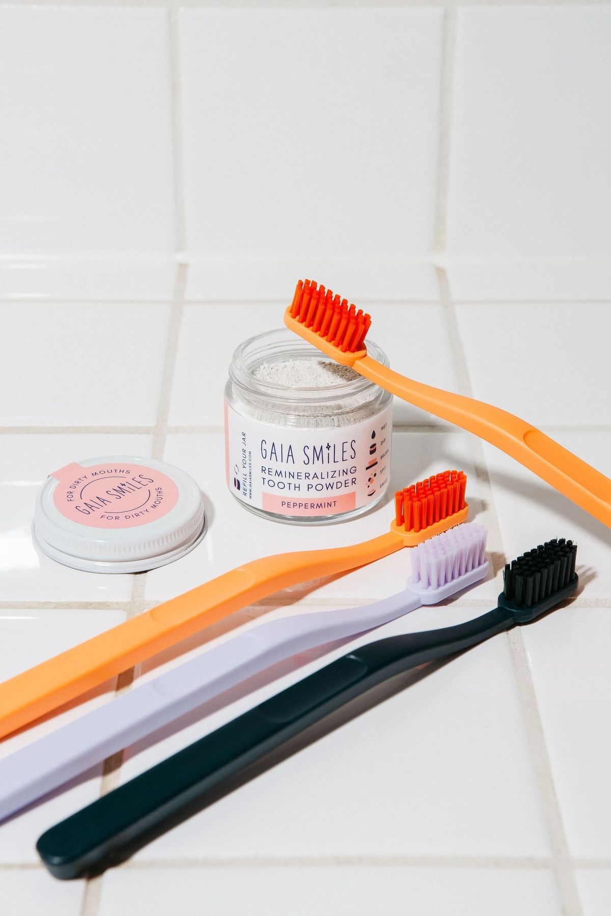 پودر پروفیلاکسی در دندانپزشکی: ابزاری کلیدی برای تمیزکاری عمیق و جرم‌گیری