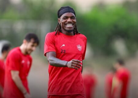 تصویر| استایل جدید مهاجم پرسپولیس با گوشواره، یادآور کریس رونالدو