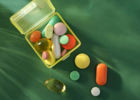 هشدار جدی: نشانه‌های خطرناک مصرف بی‌رویه ویتامین‌ها و مکمل‌ها