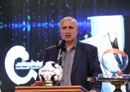 عیادت رئیس فدراسیون فوتبال، مهدی تاج، از سرمربی آسیب‌دیده لیگ