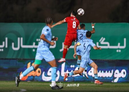 توقف پرسپولیس در زمین افتضاح؛ زور سرخپوشان به چادرملو نرسید