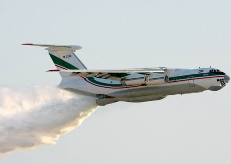 نجات نفس هورالعظیم از چنگال آتش؛ هواپیمای آب‌پاش در آسمان خوزستان