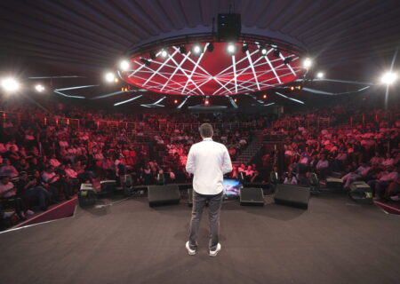 گردهمایی بزرگ عاشقان فناوری؛ دومین رویداد «زومیت» با حضور ۱۱۰۰ نفر برگزار شد