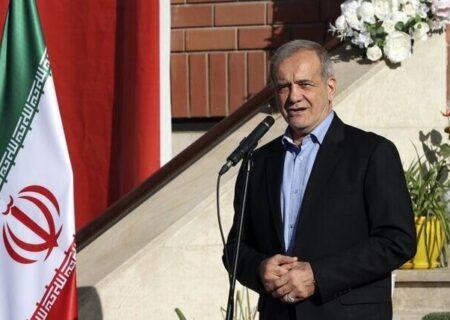 از پزشکیان به دانش آموزان: شما طلا هستید، در عین بازی‌گوشی باید تلاش کنید