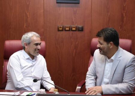نشست نماینده چهارمحال و بختیاری با وزیر اقتصاد و دارایی