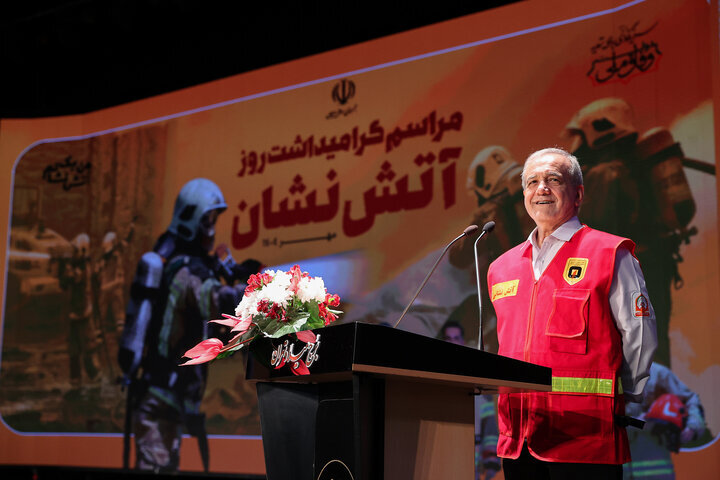 پزشکیان: تحریمها به دلیل عدم تمایل ما به تحقیر شدن است/ تصور همراهی مردم در جنگ ۱۲ روزه را نداشتند/ نیامدهایم که بر مردم قلدری کنیم