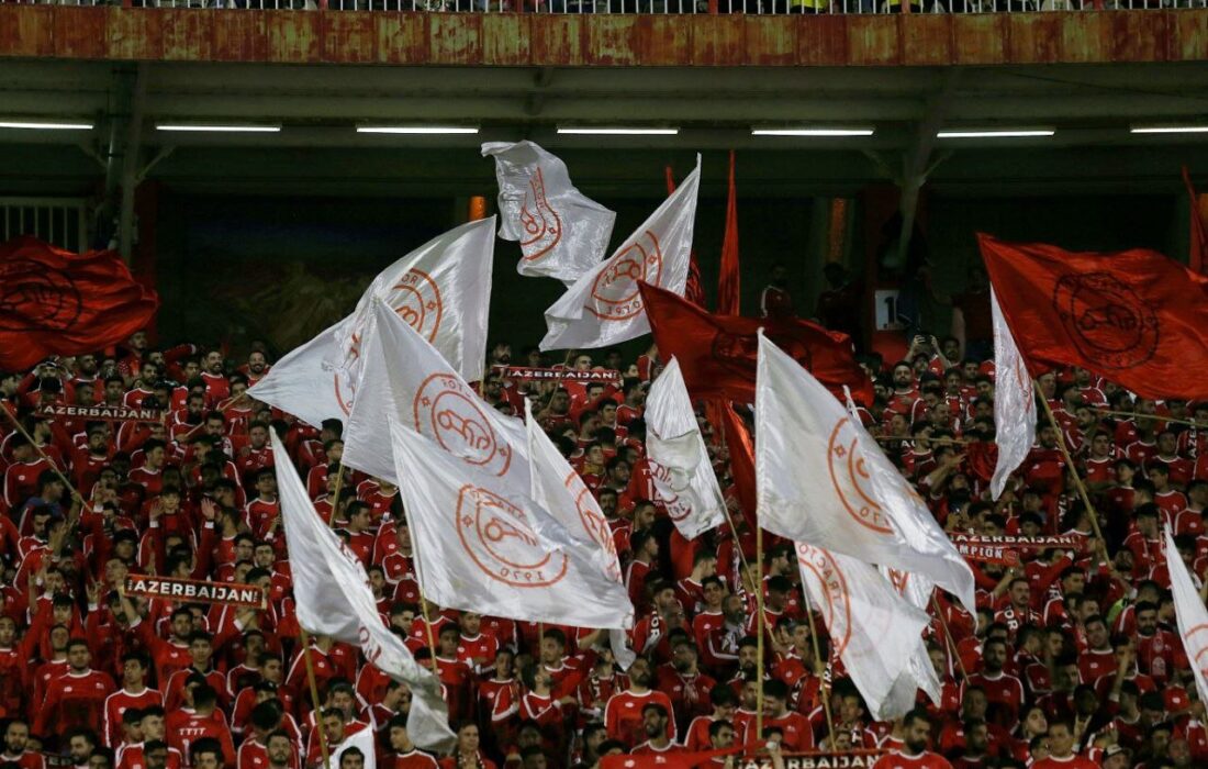 تصویر: هواداران پرشور تراکتور، با الهام از سکوهای اروپایی