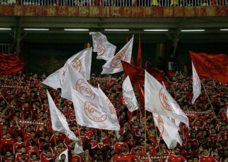 تصویر: هواداران پرشور تراکتور، با الهام از سکوهای اروپایی