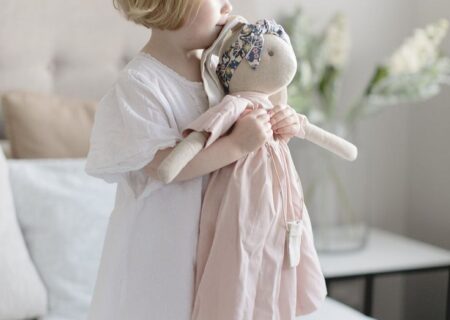 🧸 راهنمای جامع عروسک: از تاریخچه باستانی تا نقش تربیتی در دنیای امروز