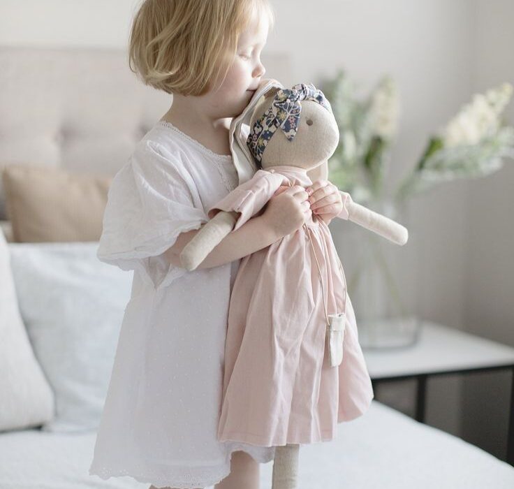 🧸 راهنمای جامع عروسک: از تاریخچه باستانی تا نقش تربیتی در دنیای امروز