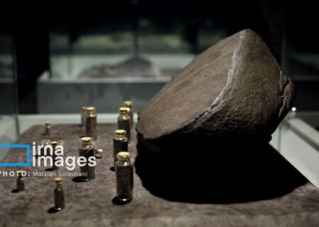 تصویر/ فرود شهاب سنگ ۲۱ کیلوگرمی در حوالی برج آزادی