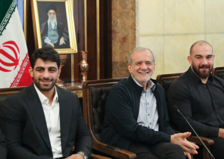 پزشکیان از اقدامات در حال انجام برای بهبود روابط با همسایگان خبر داد/ تسلیم‌ناپذیری، خصیصه ما