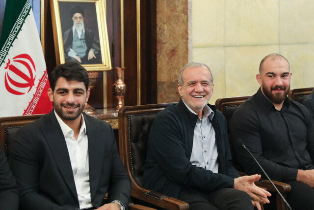 پزشکیان از اقدامات در حال انجام برای بهبود روابط با همسایگان خبر داد/ تسلیمناپذیری، خصیصه ما