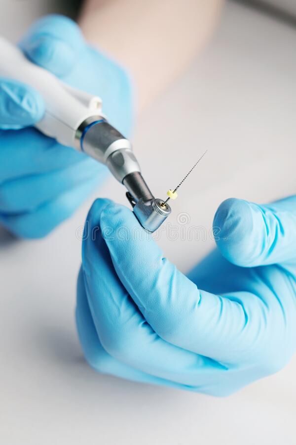 🦷 راهنمای جامع دستگاه جرمگیر دندان: از انواع و عملکرد تا نکات ایمنی و نگهداری