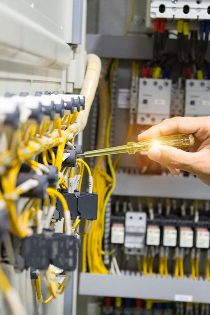 راهنمای جامع خدمات برقکاری: از نصب و تعمیرات تا ایمنی و هوشمندسازی ⚡