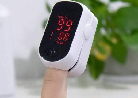 کاربرد دستگاه پالس‌اکسی‌متر در تشخیص کمبود اکسیژن