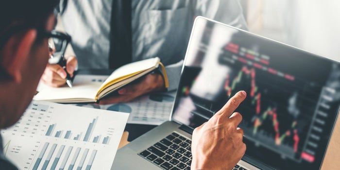 بورس بهتر است یا خرید ملک؟ مقایسه کامل