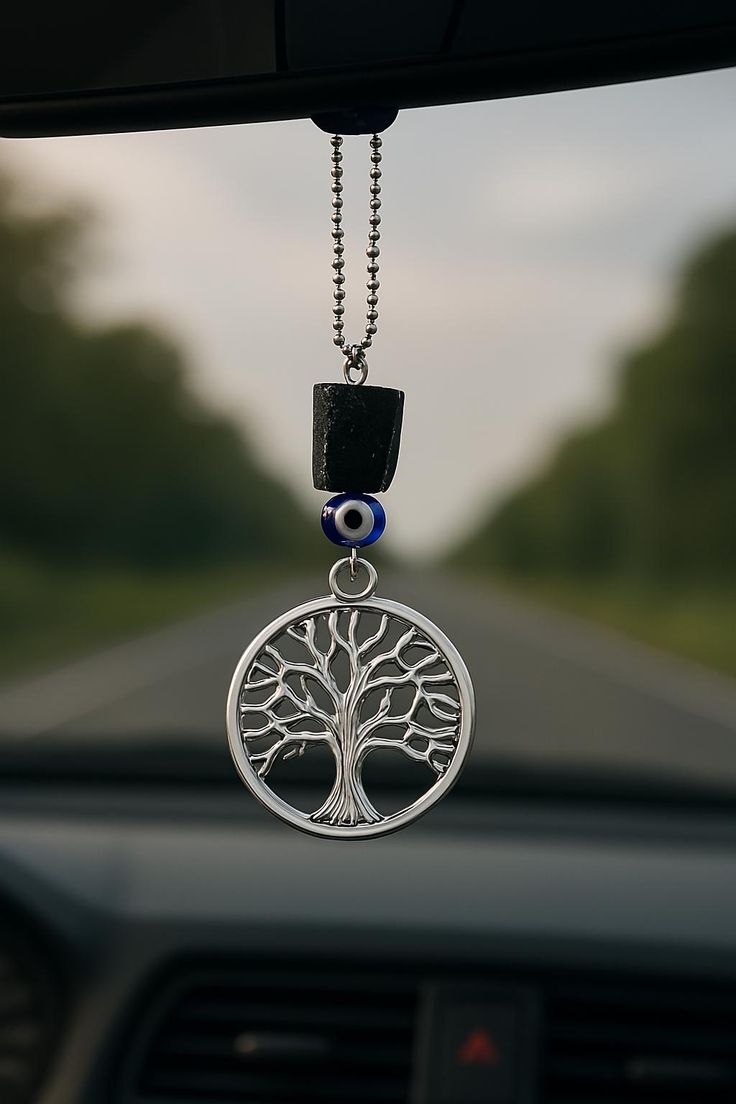 راهنمای جامع خرید آویز خودرو: از آویزهای دکوری تا خوشبوکننده‌ها