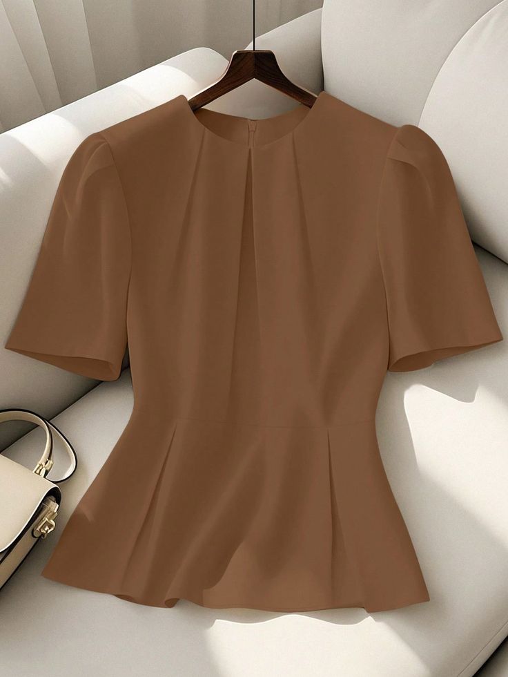 👚 راهنمای جامع بلوز: از انواع مدلها تا نکات ست کردن برای استایلی شیک 👕